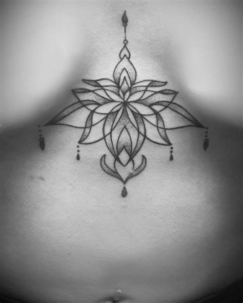 unterbrust tattoo|Underboob Tattoo: Das solltest du über das stylische。